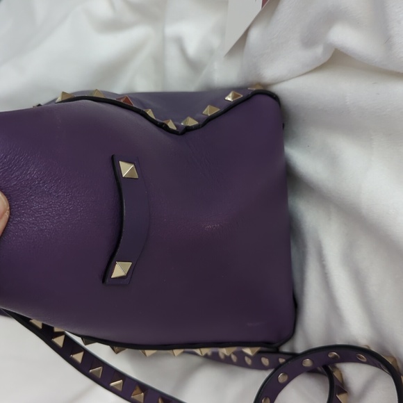 💯AUTHENTIC VALENTINO GARAVANI ROCKSTUD PURPLE LEATHER CROSSBODY WITH COA - Picture 5 of 12